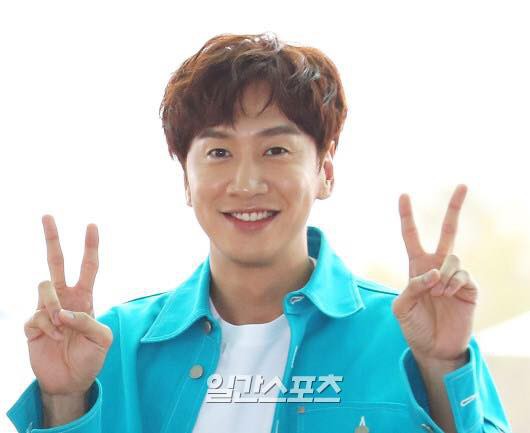 Hươu cao cổ Lee Kwang Soo rạng rỡ tại TP HCM - Ảnh 9.