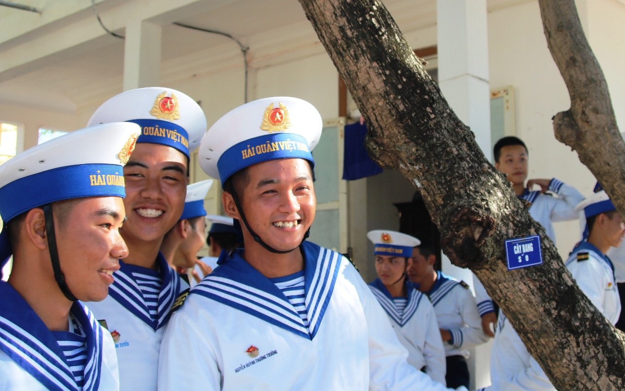 Đặc biệt lễ chào cờ ở Trường Sa của Việt kiều từ khắp nơi trên thế giới - Ảnh 7.