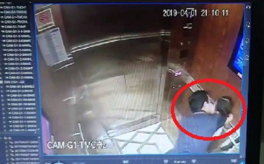 Vụ ôm hôn bé gái trong thang máy chung cư: Virus 200.000 đồng lây lan? - Ảnh 1.