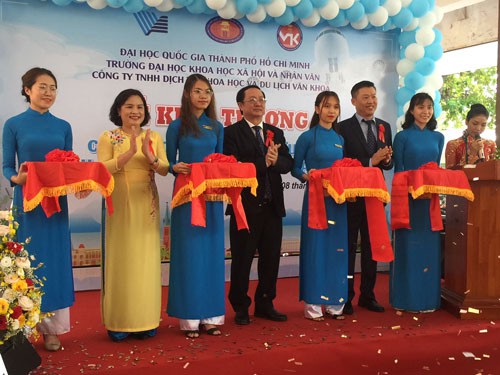 Trường đại học mở công ty để kết nối đào tạo - thực tiễn - Ảnh 1.