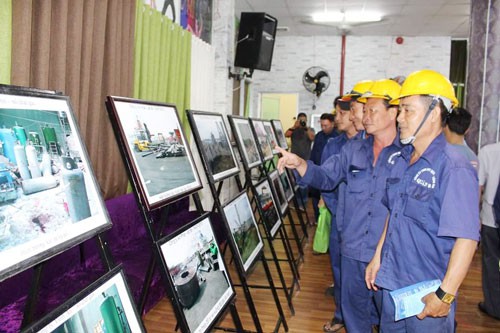 Triển lãm ảnh về an toàn lao động - Ảnh 1.