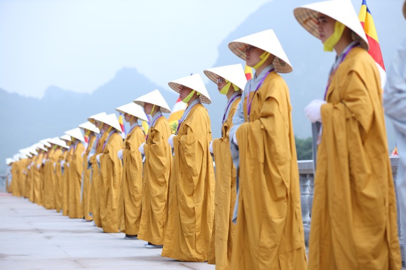 Thủ tướng: Suy nghiệm lời Phật dạy để kiến tạo xã hội tốt đẹp hơn - Ảnh 4.