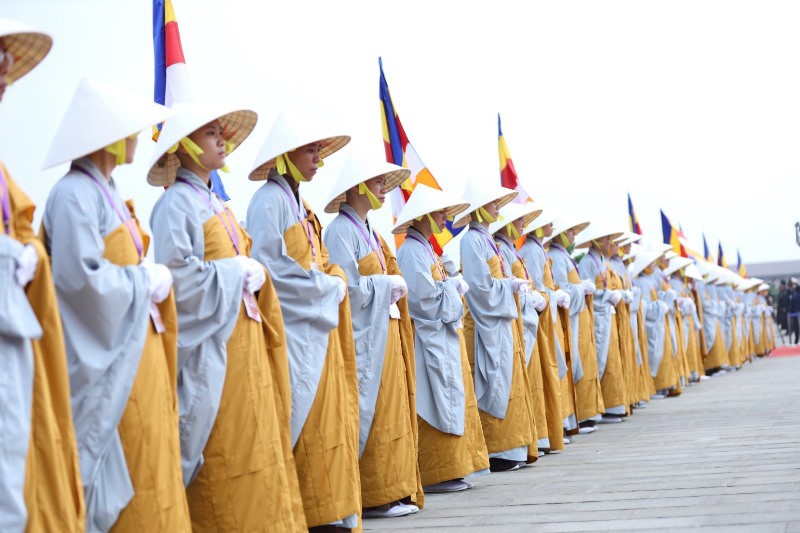 Thủ tướng: Suy nghiệm lời Phật dạy để kiến tạo xã hội tốt đẹp hơn - Ảnh 3.