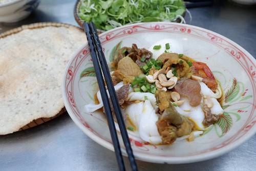 Những quán ăn trên đường từ Đà Nẵng đi Nha Trang - Ảnh 1.