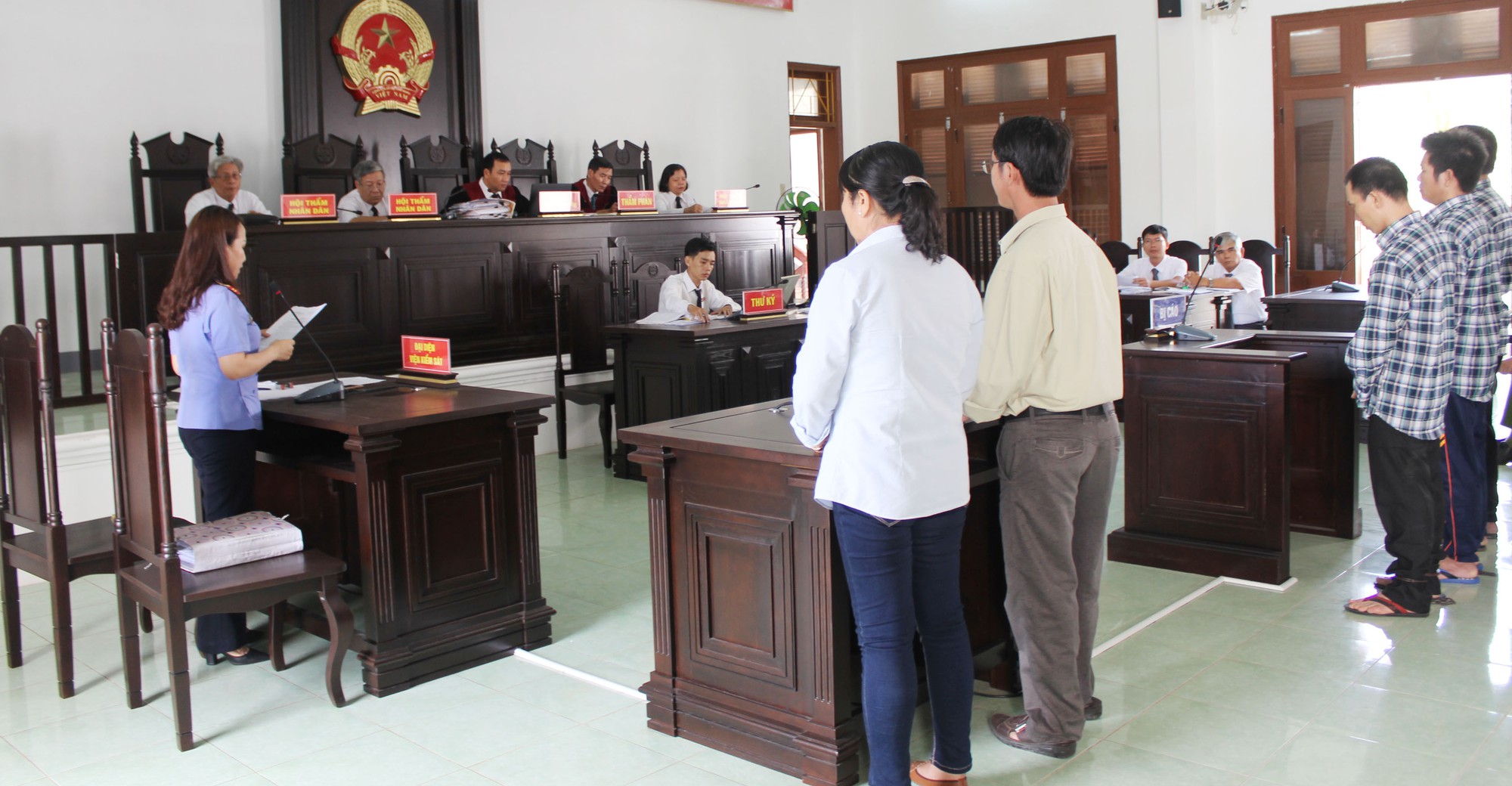 3 tên cướp tiệm vàng táo tợn ở Phú Yên lãnh án - Ảnh 2. 3 tên cướp tiệm vàng táo tợn ở Phú Yên lãnh án - Ảnh 2.