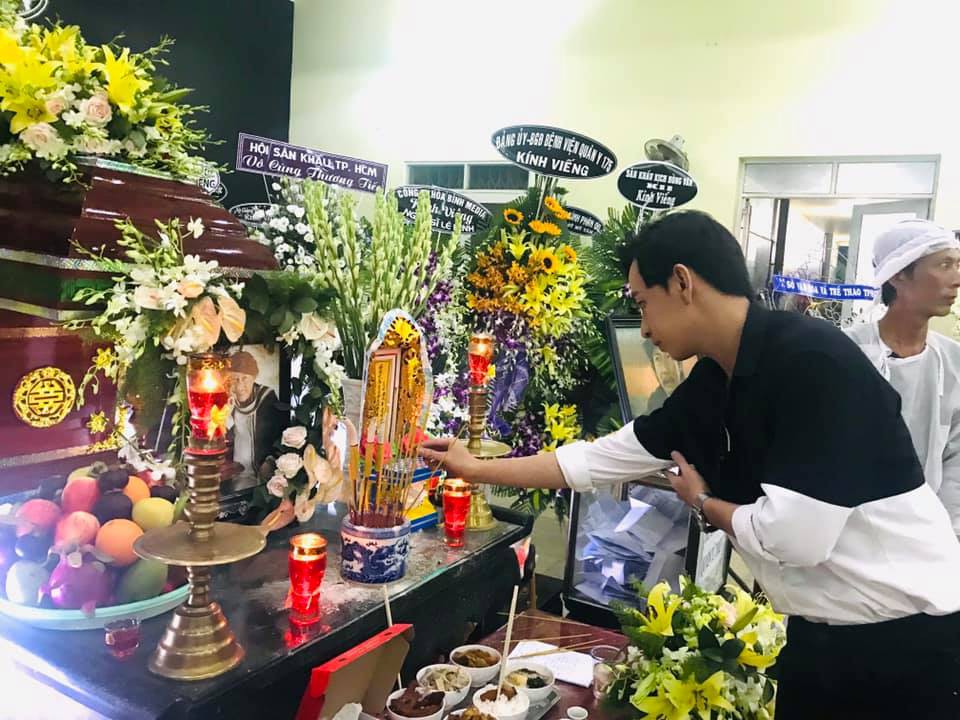 Đồng nghiệp và khán giả tiếc thương nghệ sĩ Lê Bình - Ảnh 7. Đồng nghiệp và khán giả tiếc thương nghệ sĩ Lê Bình - Ảnh 7.