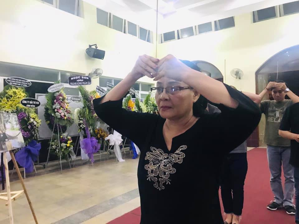 Đồng nghiệp và khán giả tiếc thương nghệ sĩ Lê Bình - Ảnh 5. Đồng nghiệp và khán giả tiếc thương nghệ sĩ Lê Bình - Ảnh 5.