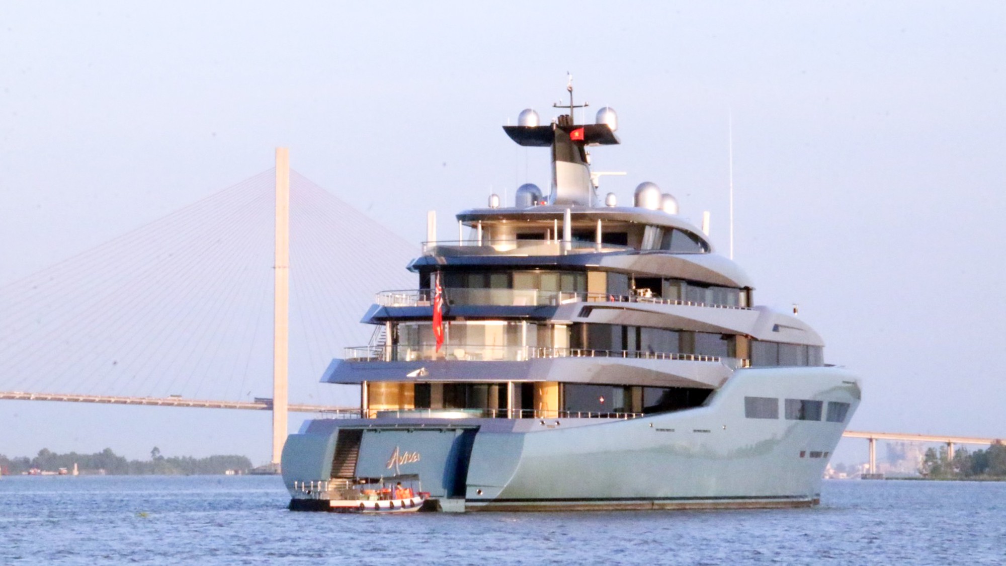 Cận cảnh siêu du thuyền triệu đô lướt sóng trên sông Hậu - Ảnh 5.