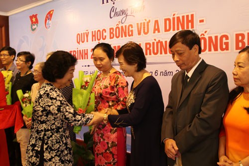 85.000 suất học bổng Vừ A Dính đã được trao - Ảnh 1.