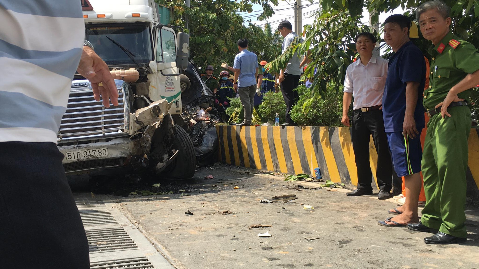 Tai nạn container kinh hoàng trên Quốc lộ 22, 5 người tử vong - Ảnh 1.