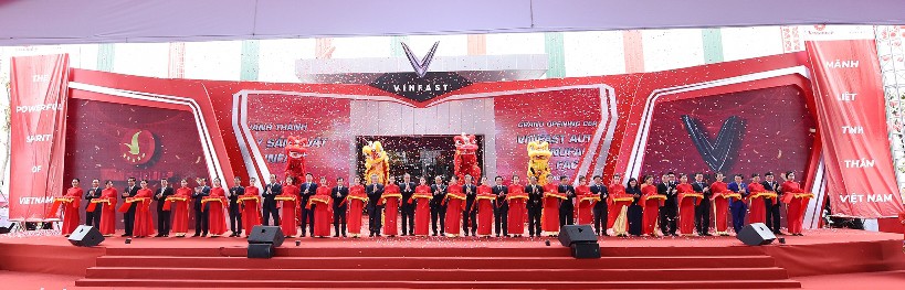 Thủ tướng dự lễ khánh thành nhà máy ôtô VinFast - Ảnh 1.