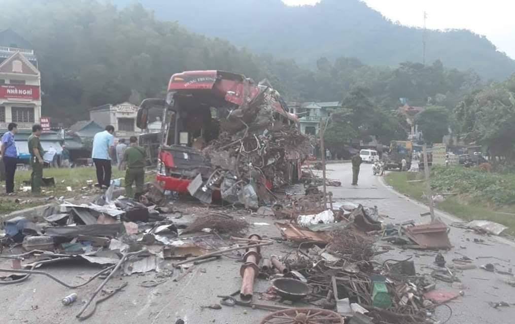 Tai nạn kinh hoàng giữa xe khách và xe tải, 3 người chết, 38 người bị thương - Ảnh 6.