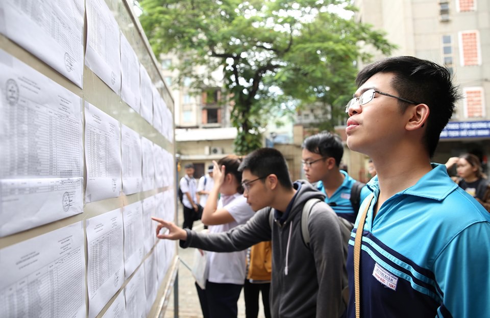 Hồi hộp, lo lắng làm thủ tục thi THPT quốc gia - Ảnh 7.