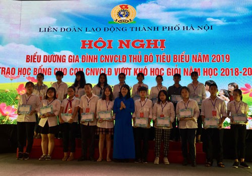 HÀ NỘI: Xây dựng gia đình CNVC-LĐ no ấm, tiến bộ, hạnh phúc - Ảnh 1.