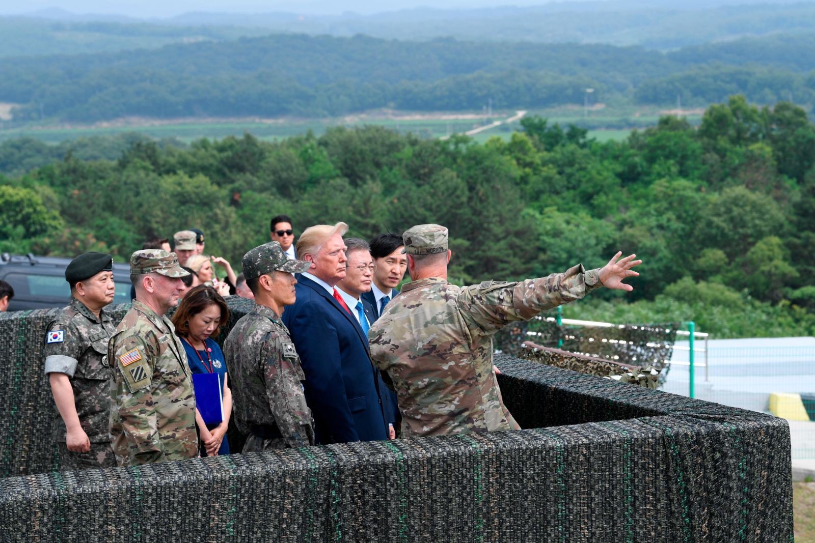 Toàn cảnh chuyến thăm của ông Trump tới DMZ - Ảnh 9.