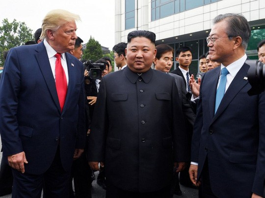 Ông Trump xin phép đặt chân lên lãnh thổ Triều Tiên - Ảnh 1.