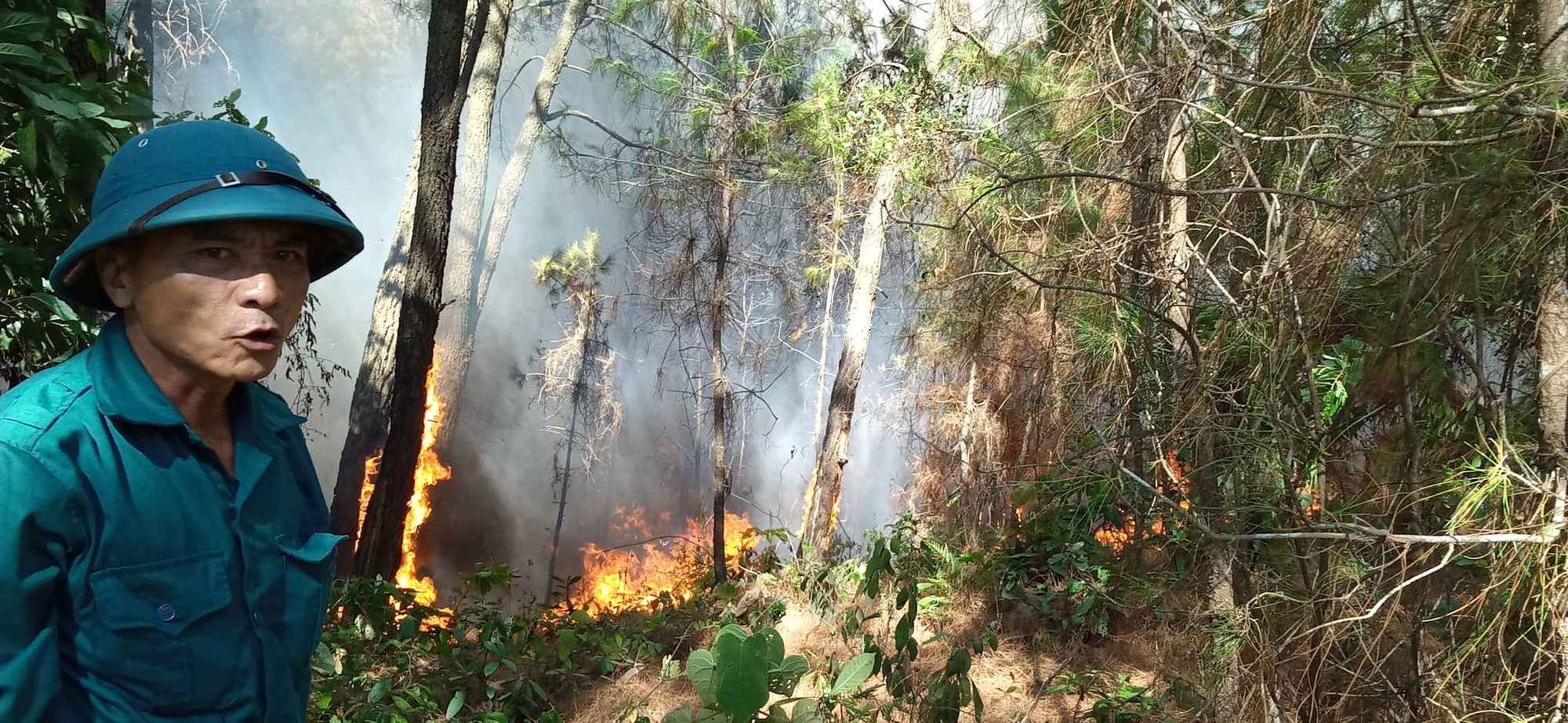 Cháy rừng kinh hoàng ở Hà Tĩnh: Lập chốt chặn trên QL 1A cũ, sơ tán dân - Ảnh 10.