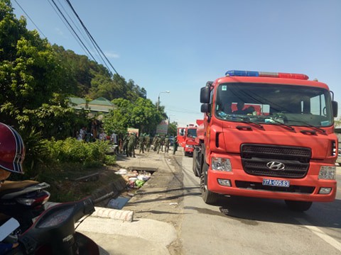 Cháy rừng kinh hoàng ở Hà Tĩnh: Lập chốt chặn trên QL 1A cũ, sơ tán dân - Ảnh 13.