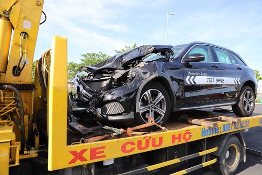 Nam thanh niên lái Mercedes chạy thử gây tai nạn liên hoàn - Ảnh 1.