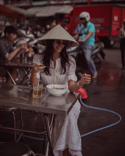 Hành trình xuyên Việt của cháu gái tỉ phú Anh - Ảnh 3.