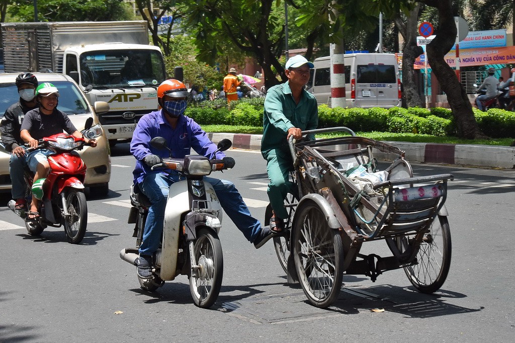 [Phóng sự ảnh] Vi phạm giao thông trên mọi nẻo đường - Ảnh 3.