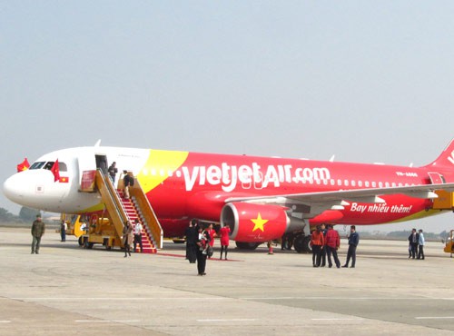 Một máy bay Vietjet hạ nhầm đường lăn ở sân bay Tân Sơn Nhất - Ảnh 1.