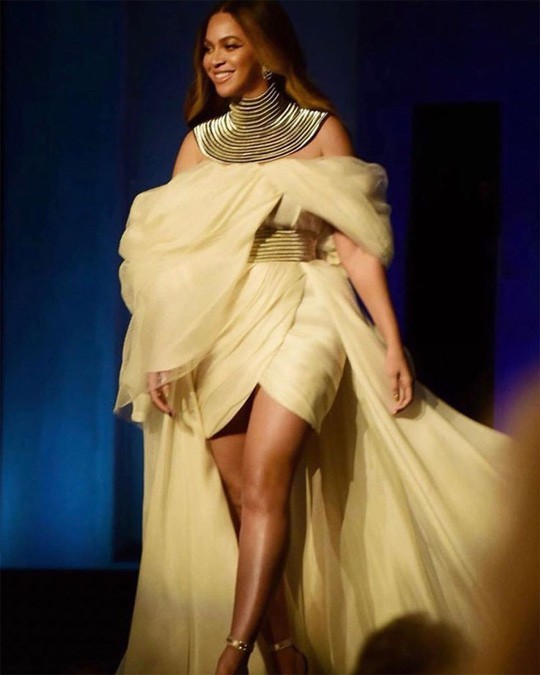 Siêu sao Beyonce diện đầm Công Trí ra mắt phim “Vua sư tử” - Ảnh 5.