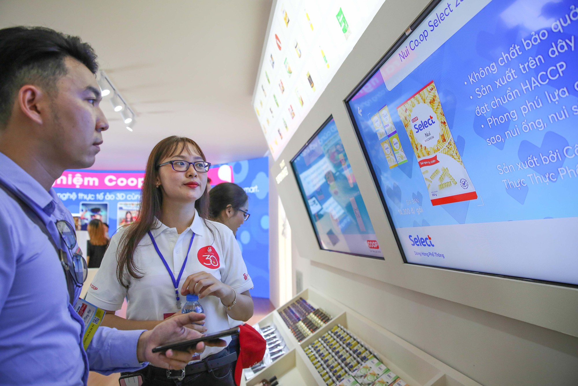 Khám phá bên trong siêu thị ảo đầu tiên tại Việt Nam - Ảnh 2.