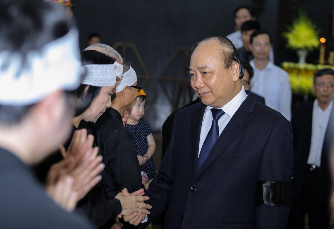 Thủ tướng Nguyễn Xuân Phúc tiễn biệt giáo sư Hoàng Tụy - Ảnh 11.