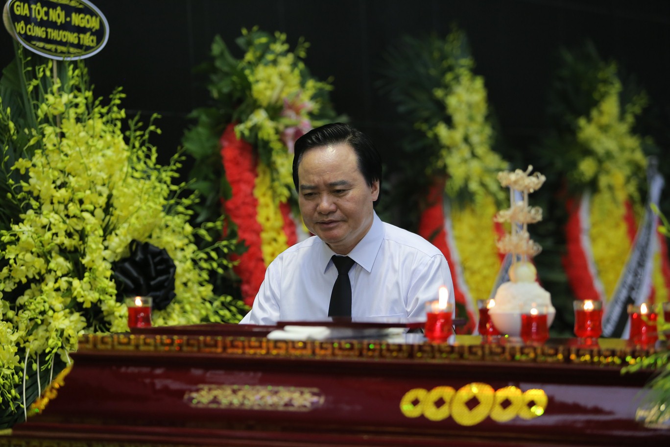 Thủ tướng Nguyễn Xuân Phúc tiễn biệt giáo sư Hoàng Tụy - Ảnh 15.