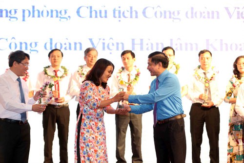 CÔNG ĐOÀN VIÊN CHỨC VIỆT NAM: Tuyên dương 90 cán bộ Công đoàn tiêu biểu - Ảnh 1.