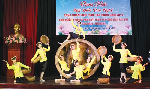 HÀ NỘI: Hội diễn văn nghệ mừng ngày thành lập Công đoàn Việt Nam - Ảnh 1.