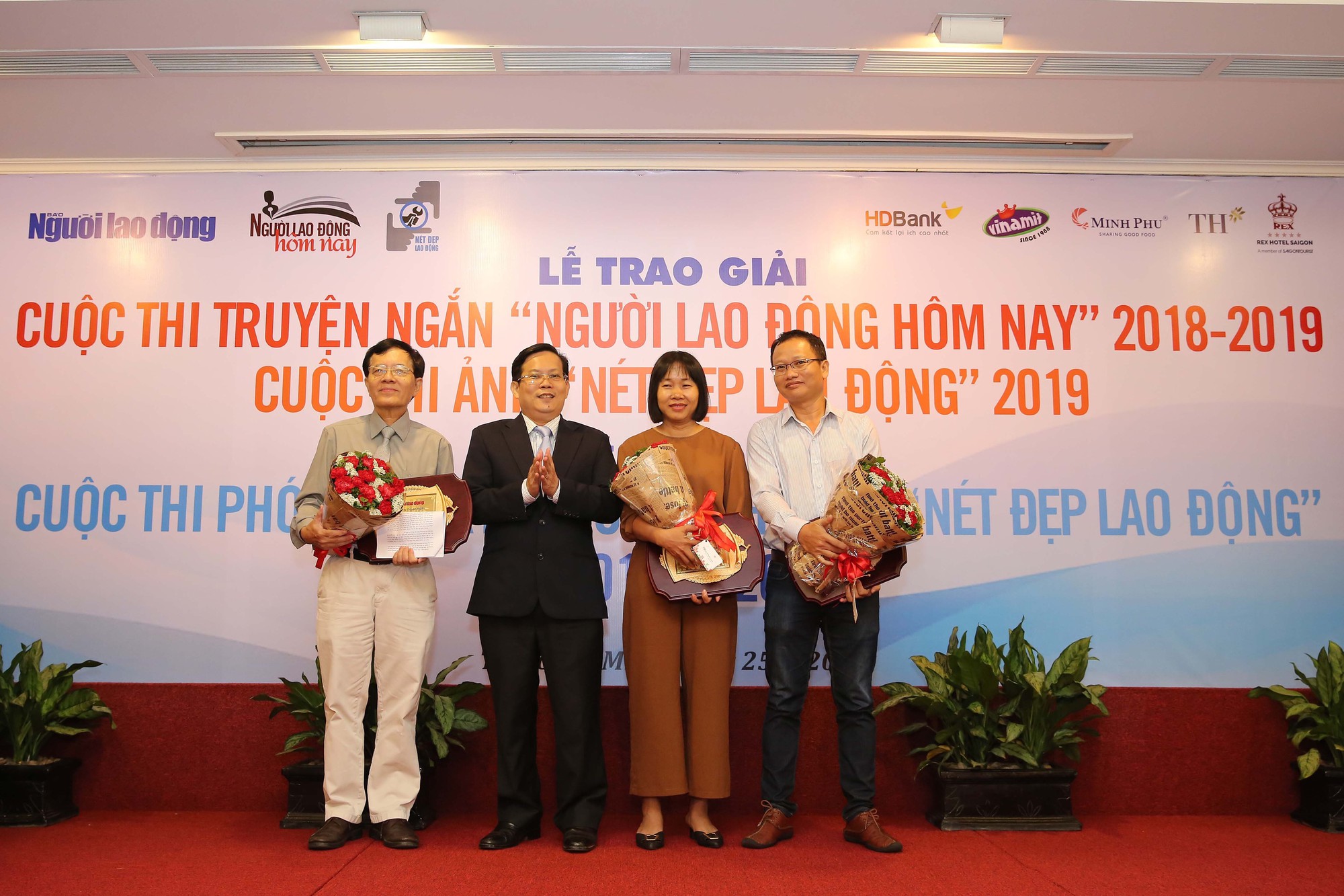 Dưới ánh sáng thiên đường đoạt giải nhất cuộc thi truyện ngắn Người lao động hôm nay - Ảnh 1.