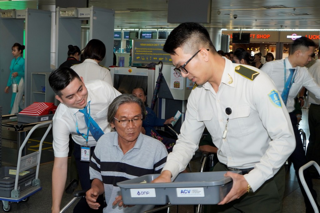 Hành trình đặc biệt tới Hà Nội của cựu tù Côn Đảo và thương binh chiến trường Campuchia - Ảnh 9.