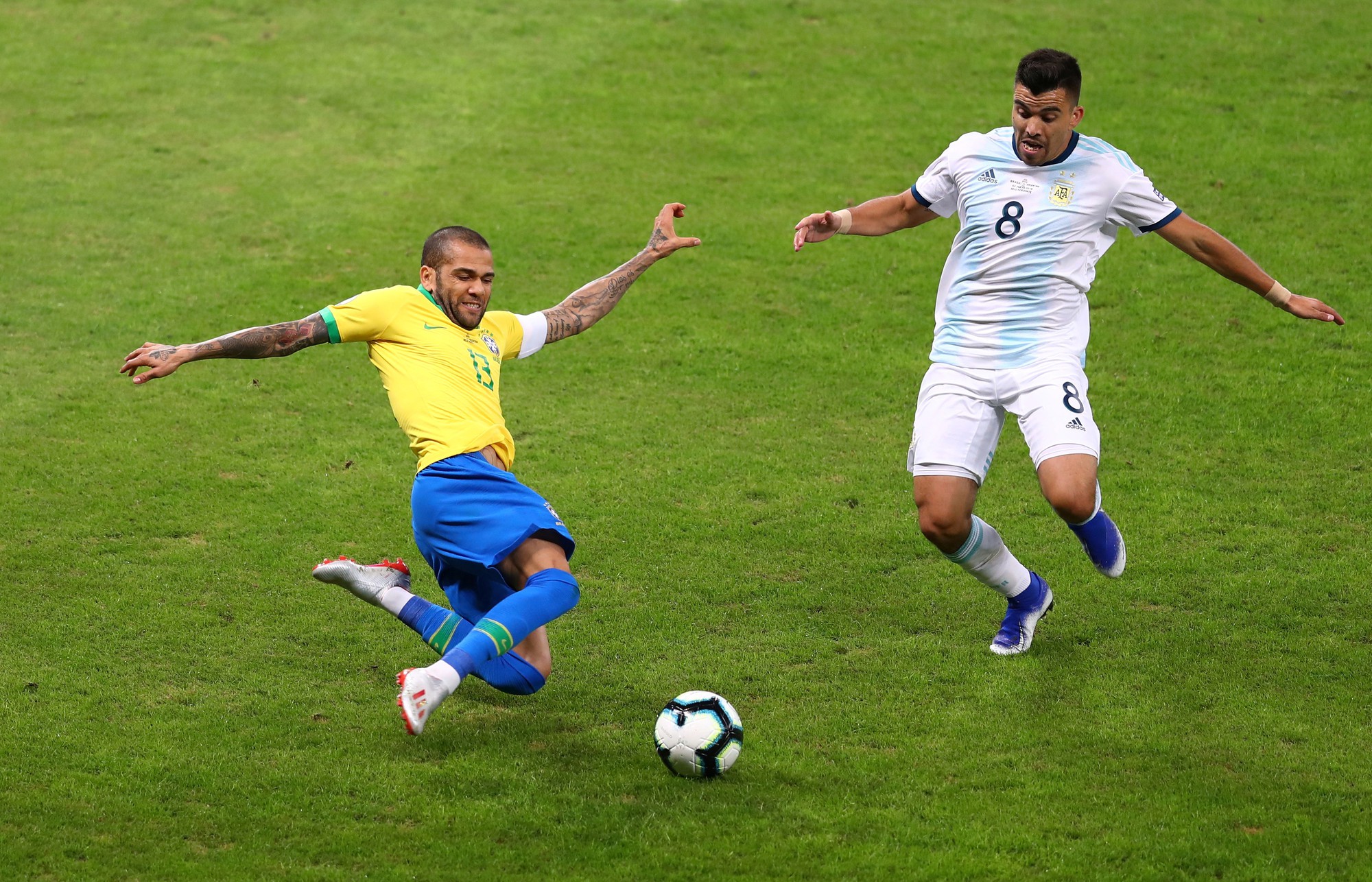 Hậu vệ Dani Alves - Gừng càng già càng cay - Ảnh 5.