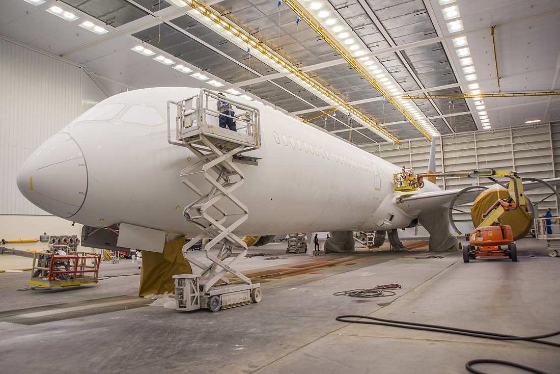 Clip cận cảnh quá trình lắp ráp, sơn siêu máy bay Boeing 787-10 cho Việt Nam - Ảnh 3.