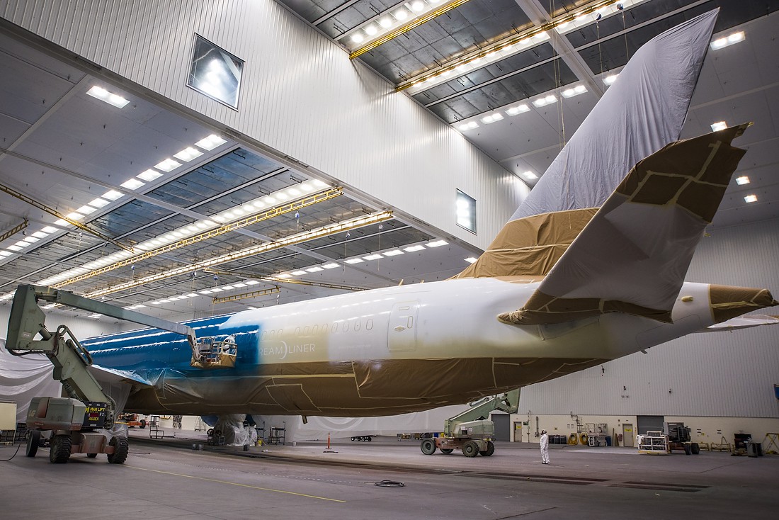 Clip cận cảnh quá trình lắp ráp, sơn siêu máy bay Boeing 787-10 cho Việt Nam - Ảnh 6.