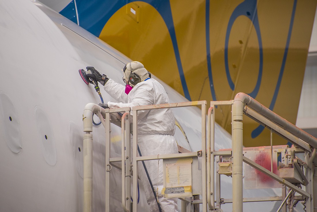 Clip cận cảnh quá trình lắp ráp, sơn siêu máy bay Boeing 787-10 cho Việt Nam - Ảnh 7.
