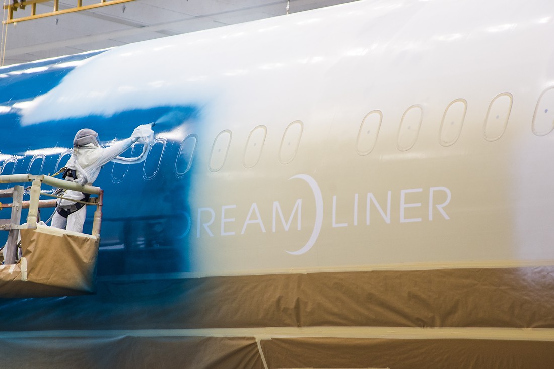 Clip cận cảnh quá trình lắp ráp, sơn siêu máy bay Boeing 787-10 cho Việt Nam - Ảnh 10.