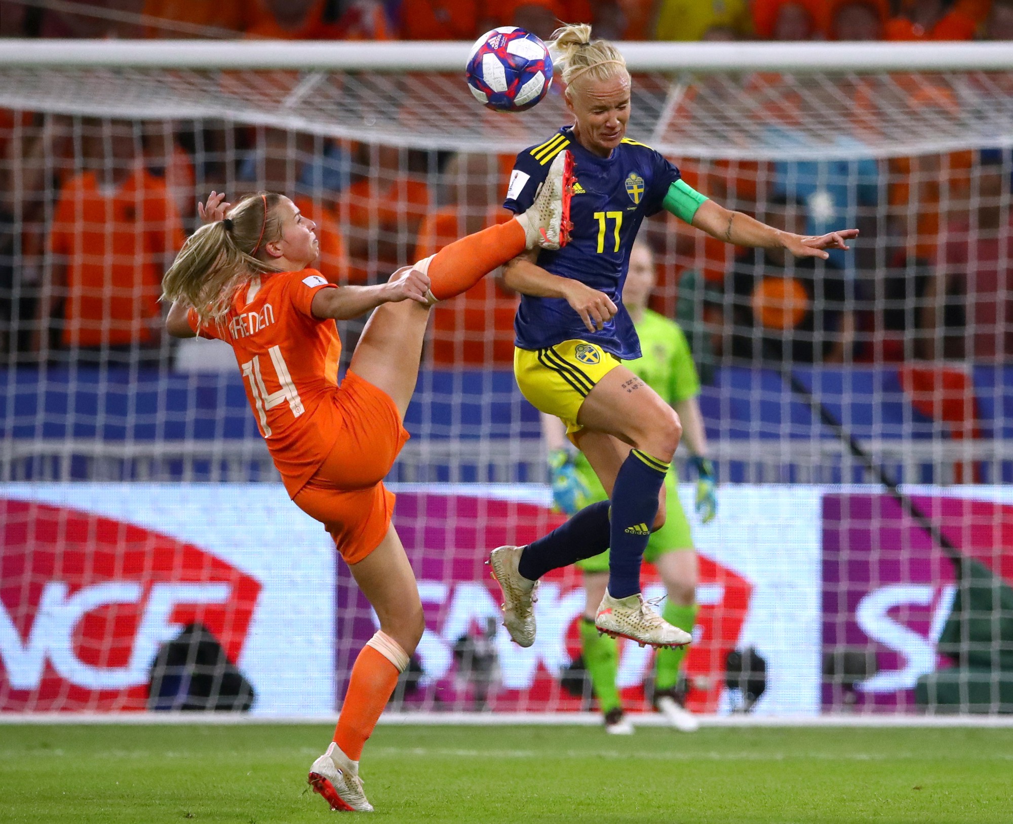 Hà Lan vào chung kết World Cup nữ nhờ bàn thắng vàng - Ảnh 2.