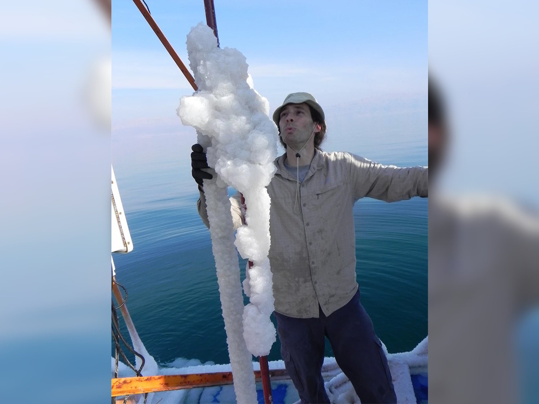 Giải m&atilde; tuyết ấm b&iacute; ẩn của Biển Chết - Ảnh 2.