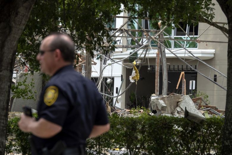 Mỹ: Nổ kinh hoàng tại trung tâm thương mại, 21 người bị thương - Ảnh 4.