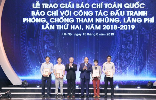 Loạt bài về vong báo oán ở chùa Ba Vàng đoạt giải A báo chí - Ảnh 1.