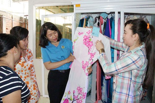 Tặng 24.600 áo dài cho nữ công nhân - Ảnh 1.