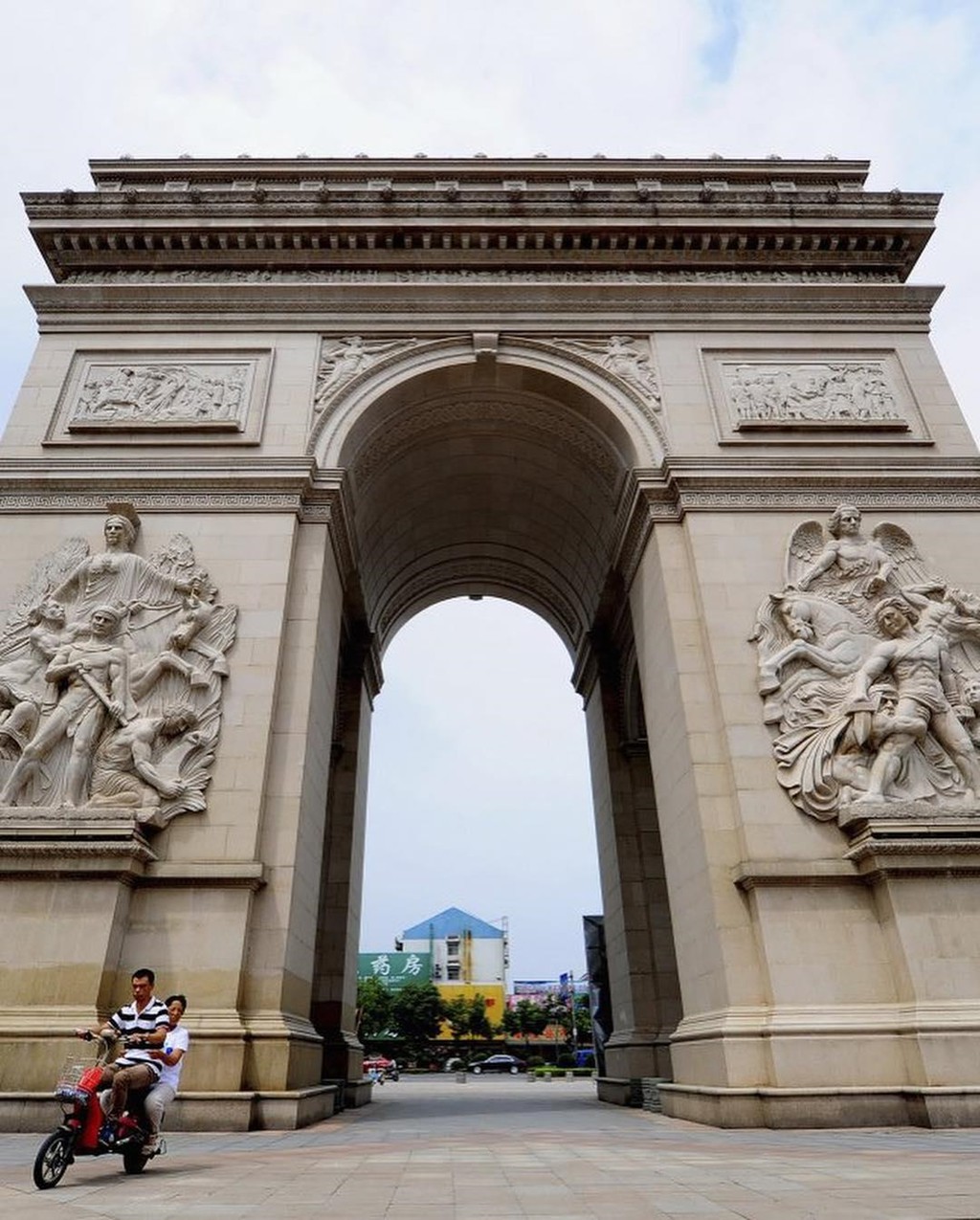 Bản sao cầu Vàng, tháp Eiffel ở Trung Quốc gây chú ý mạng - Ảnh 5. Bản sao cầu Vàng, tháp Eiffel ở Trung Quốc gây chú ý mạng - Ảnh 5.