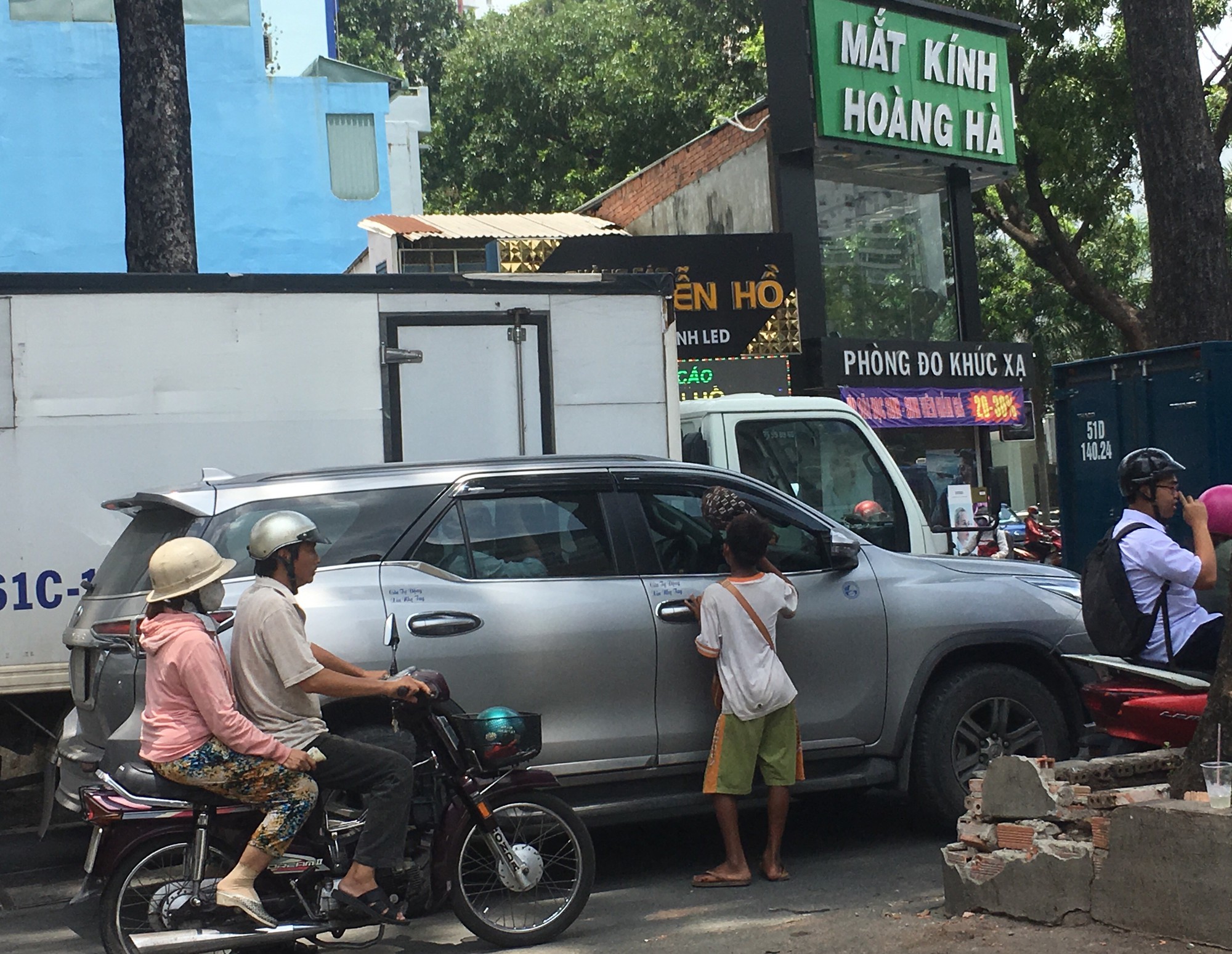 “Cái bang” tung hoành cả ngày lẫn đêm ở TP HCM - Ảnh 3.