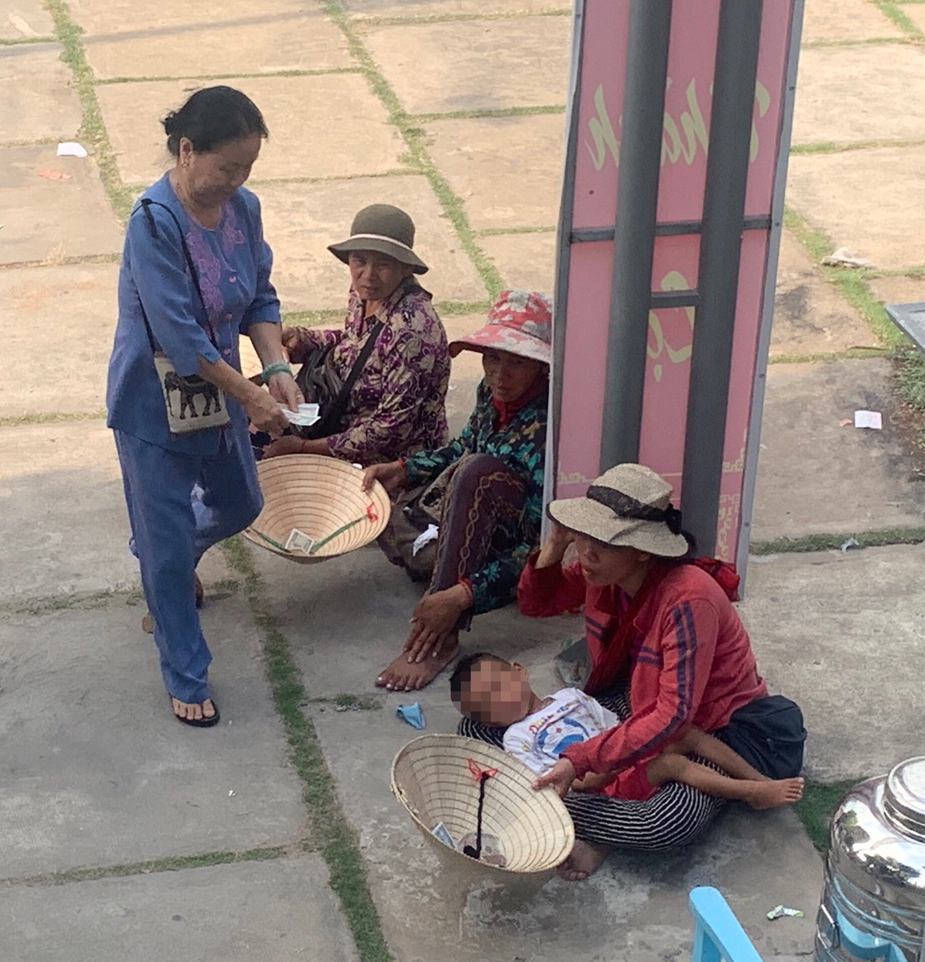 “Cái bang” tung hoành cả ngày lẫn đêm ở TP HCM - Ảnh 8.