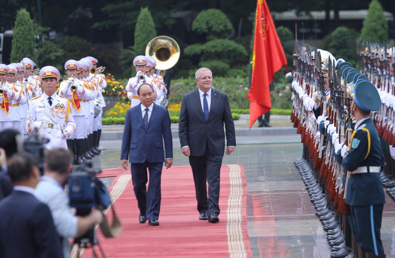 Cận cảnh Thủ tướng Nguyễn Xuân Phúc đón Thủ tướng Úc Scott Morrison - Ảnh 4.