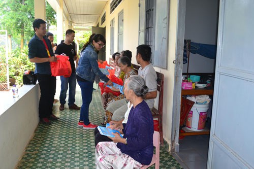 Sống tử tế, đời sẽ chẳng nhạt nh&ograve;a - Ảnh 1.