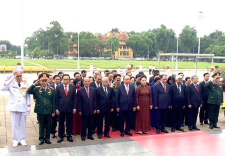 Lãnh đạo Đảng, Nhà nước viếng Chủ tịch Hồ Chí Minh - Ảnh 1.